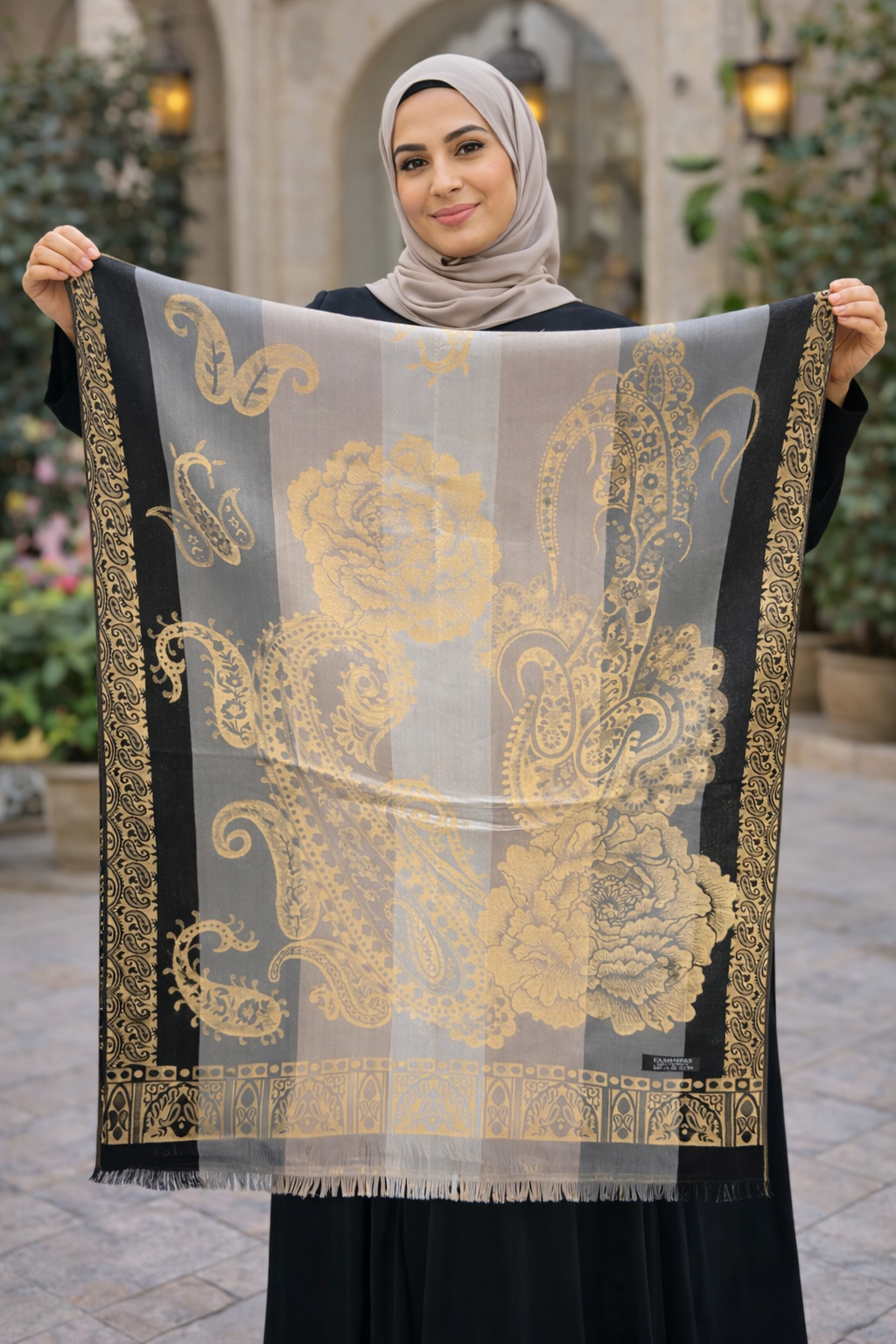 Elegant Patterned Kashmiri Shawl