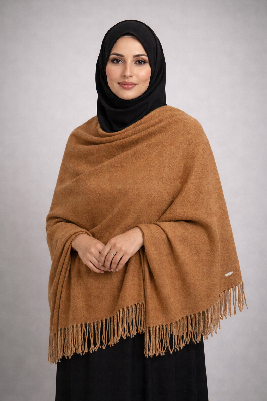 Elegant  Saada Cashmere-Feel Shawl