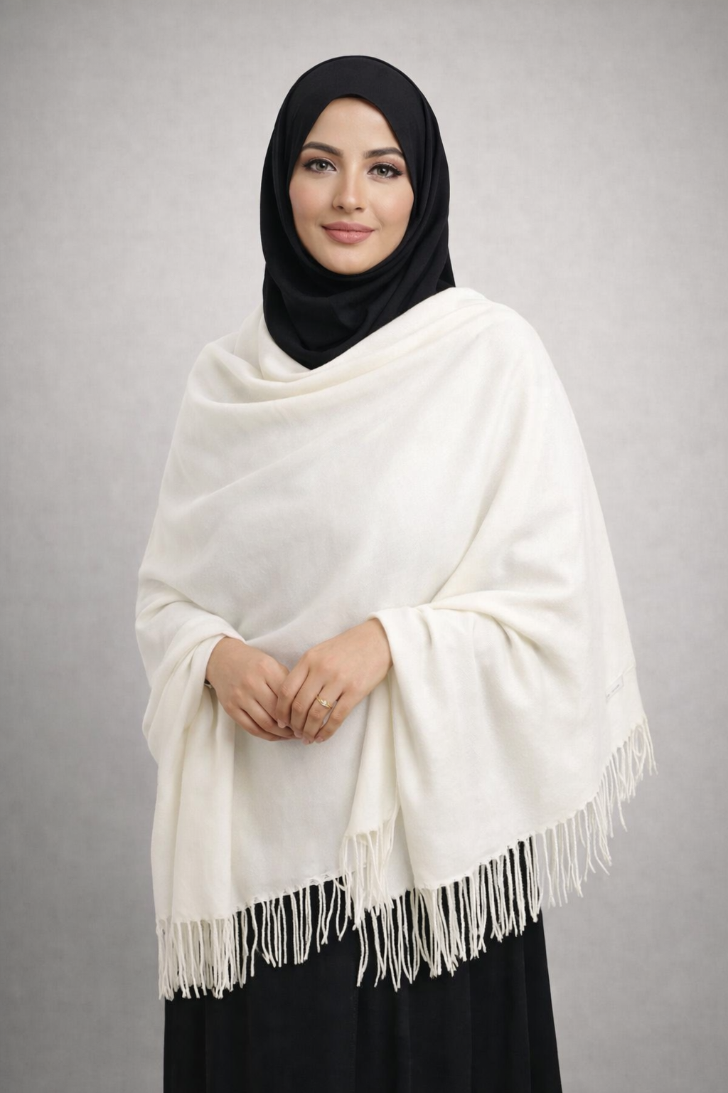 Elegant  Saada Cashmere-Feel Shawl